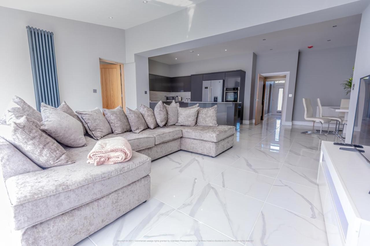 Hébergement de vacances Beautiful Modern Open Plan Living With Hot Tub *